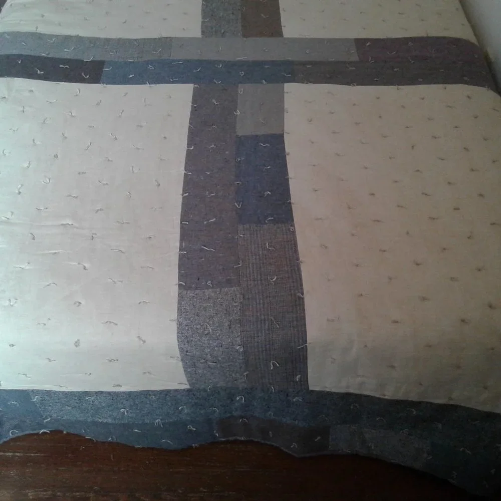 Hand Crafted Reversable Wool Blend & Flannel Farm House, Queen size, Quilt - Picture 8 of 16